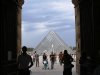 Musee_du_Louvre_Pyramide_04